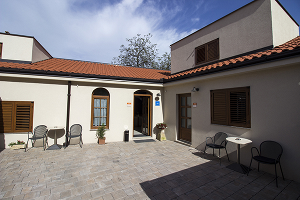 ulaz u hotel villa divani 